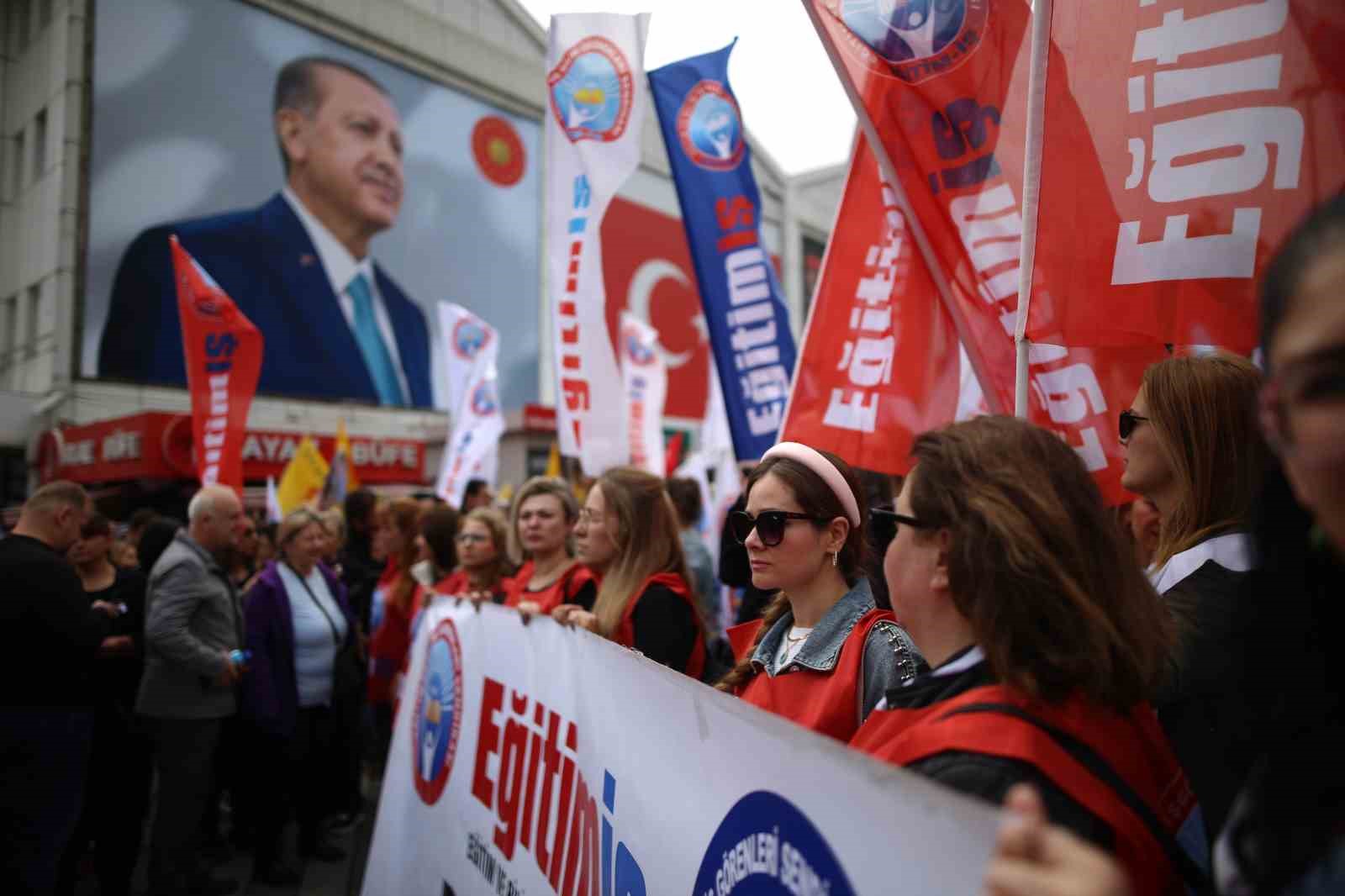 istanbulda bir ogretmenin oldurulmesi bursada protesto edildi 10 XZVuGwLO