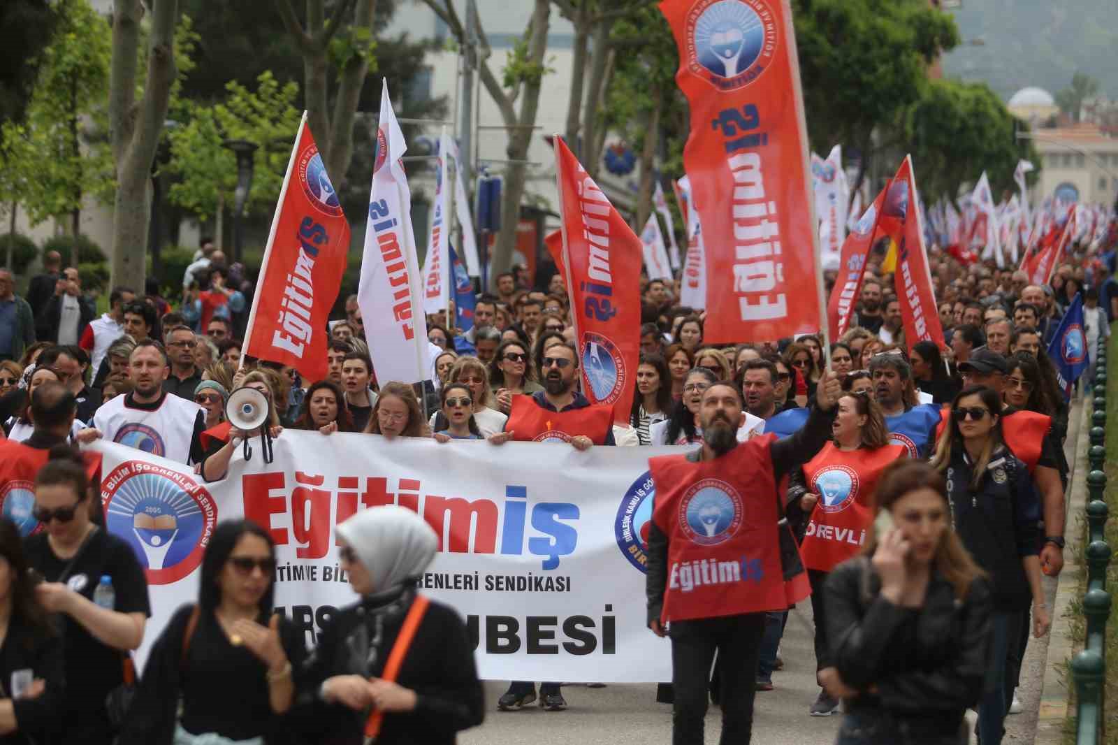 istanbulda bir ogretmenin oldurulmesi bursada protesto edildi 11 6QGeXCP8