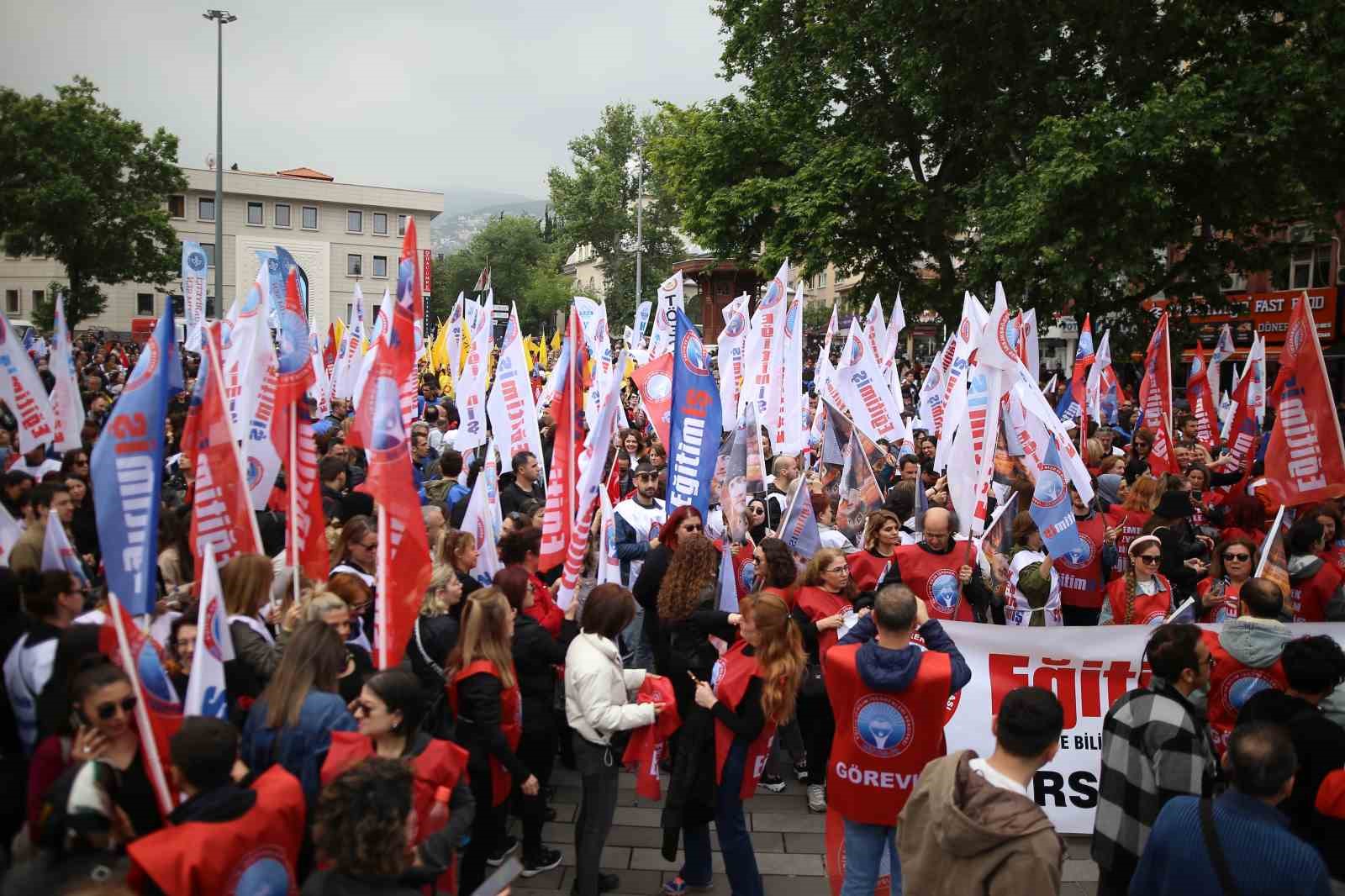 istanbulda bir ogretmenin oldurulmesi bursada protesto edildi 13 fDJjCSdZ