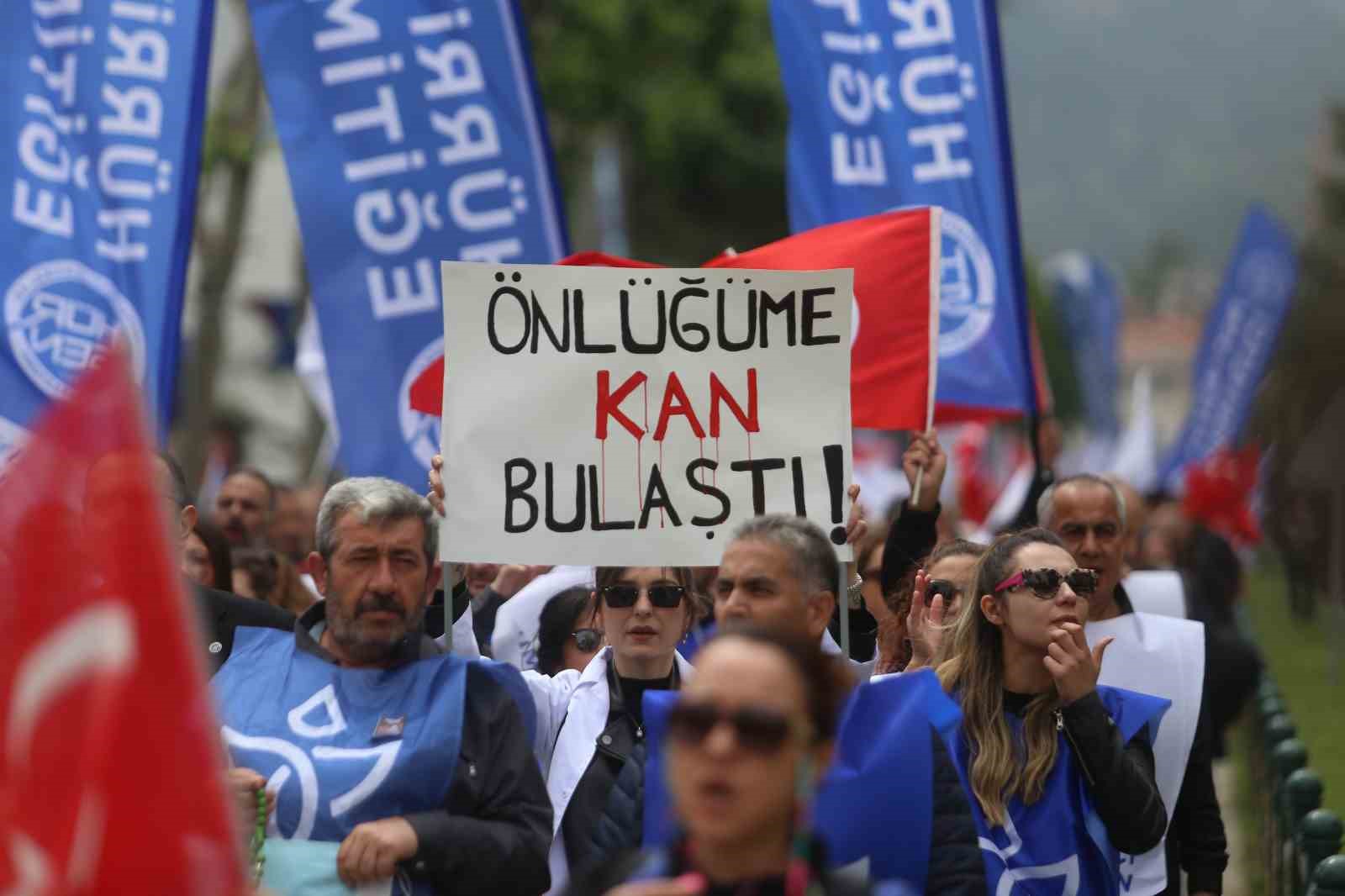 istanbulda bir ogretmenin oldurulmesi bursada protesto edildi 3 RbsHZKgB