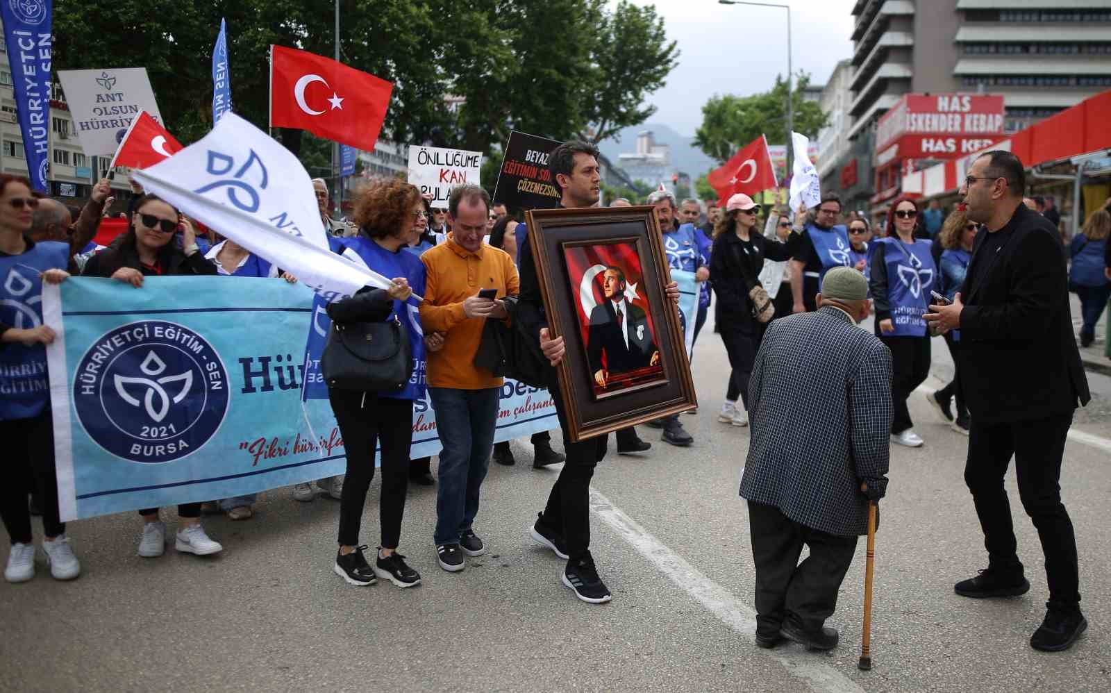 istanbulda bir ogretmenin oldurulmesi bursada protesto edildi 5 uyluNImg
