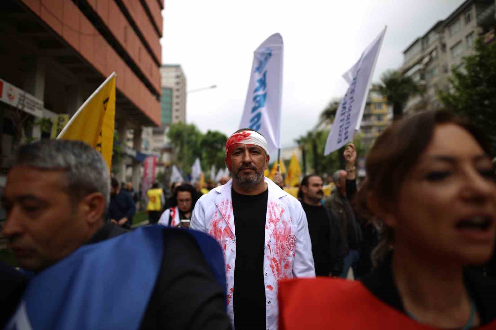 istanbulda bir ogretmenin oldurulmesi bursada protesto edildi 6 RZzPZWJe