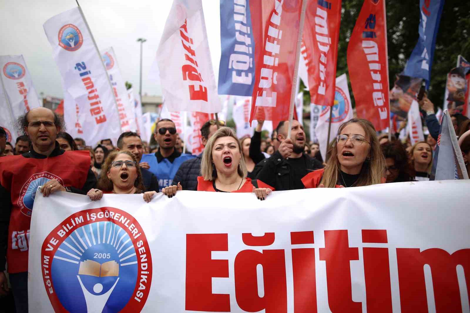 istanbulda bir ogretmenin oldurulmesi bursada protesto edildi 9 dcHSPcKT