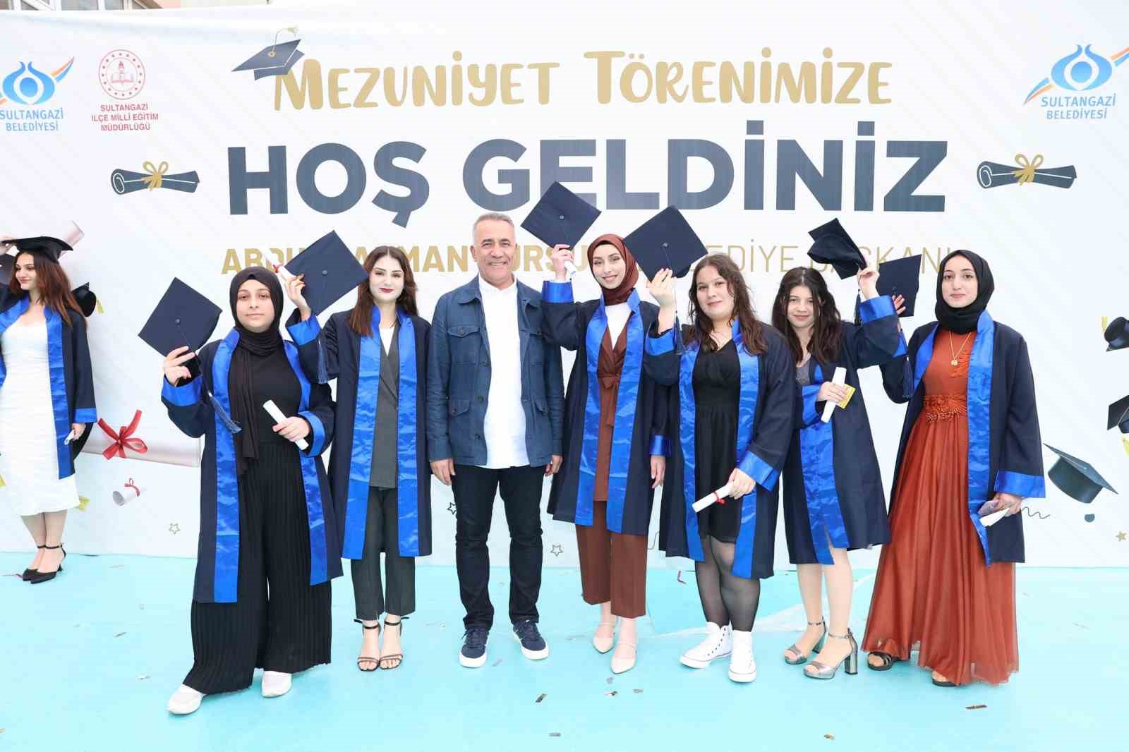 sultangazi belediyesi genclerin mezuniyet mutluluguna ortak oluyor 5 6j4aNSHO